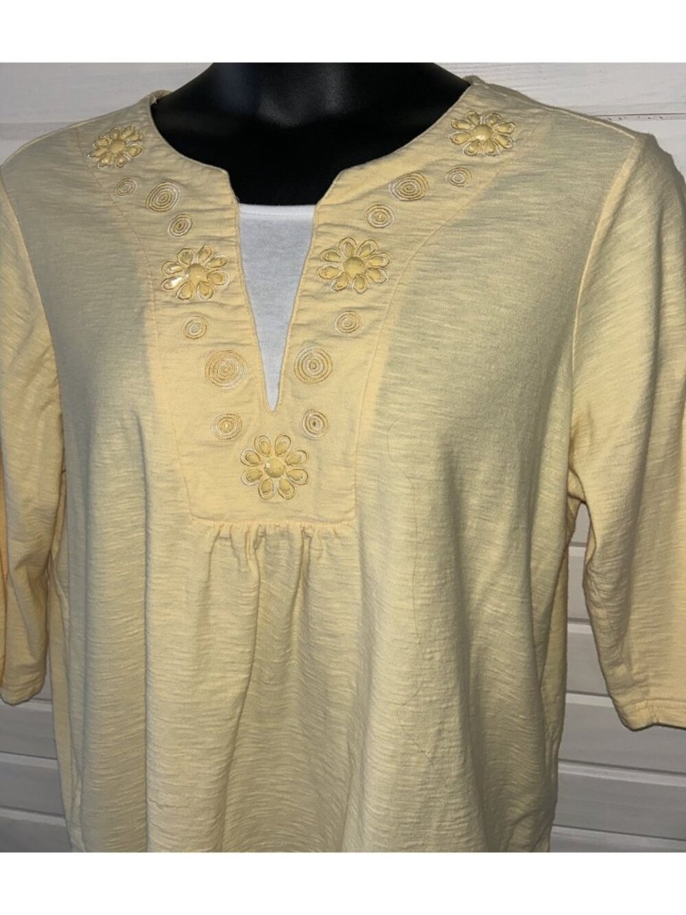 CJ Banks Sz 1X PLUS Yellow Cotton Knit Tunic Shirt Tee Top Beaded Split Neck EUC
